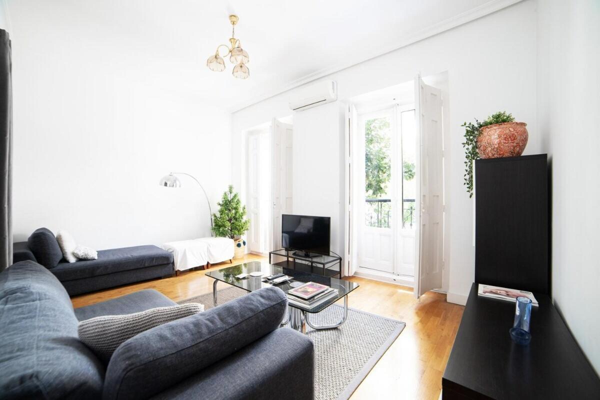 Bright Apartment In Historical City Center Madrid Exterior foto